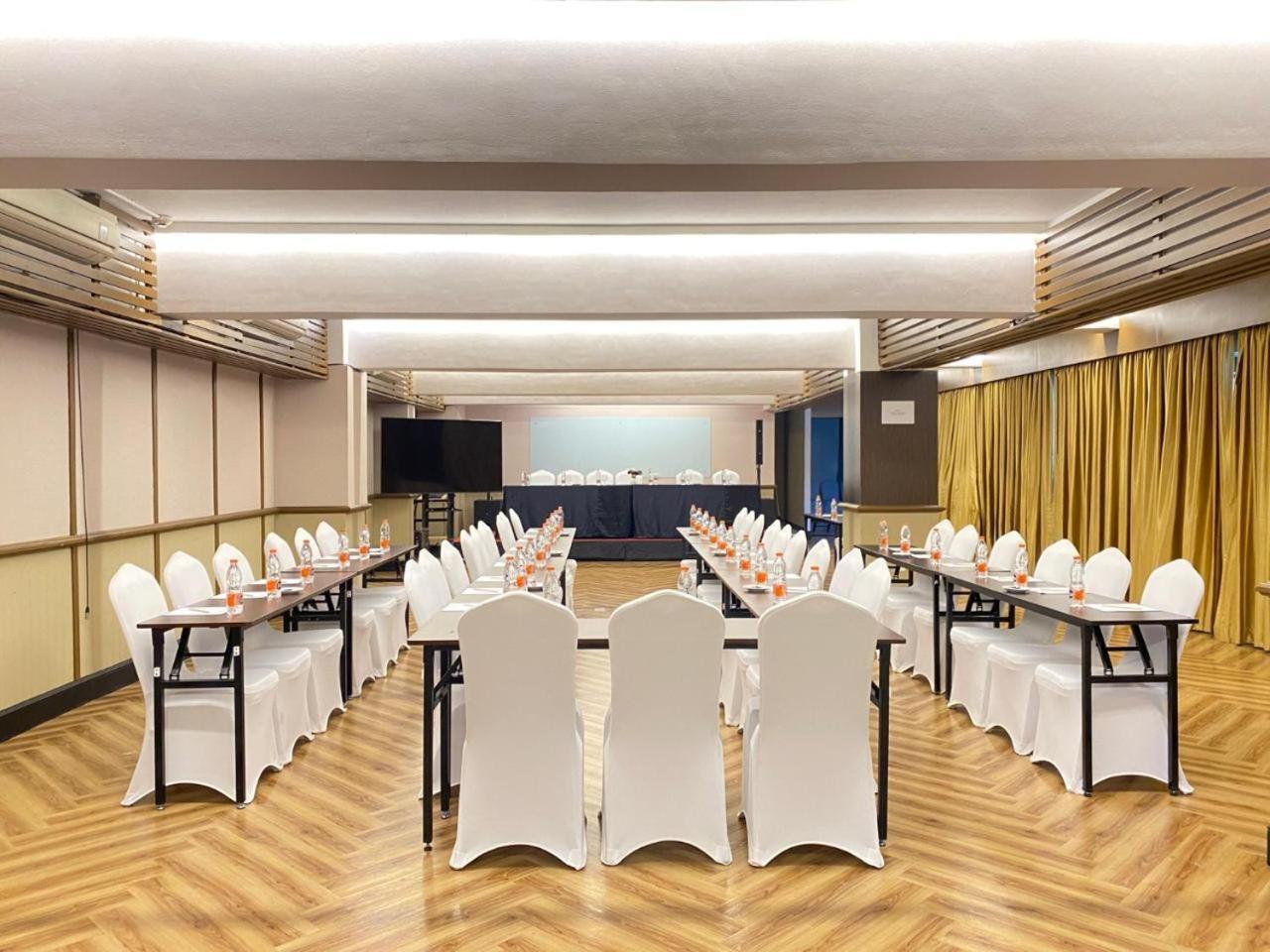 All Nite And Day Hotel Alam Sutera Serpong Exteriör bild
